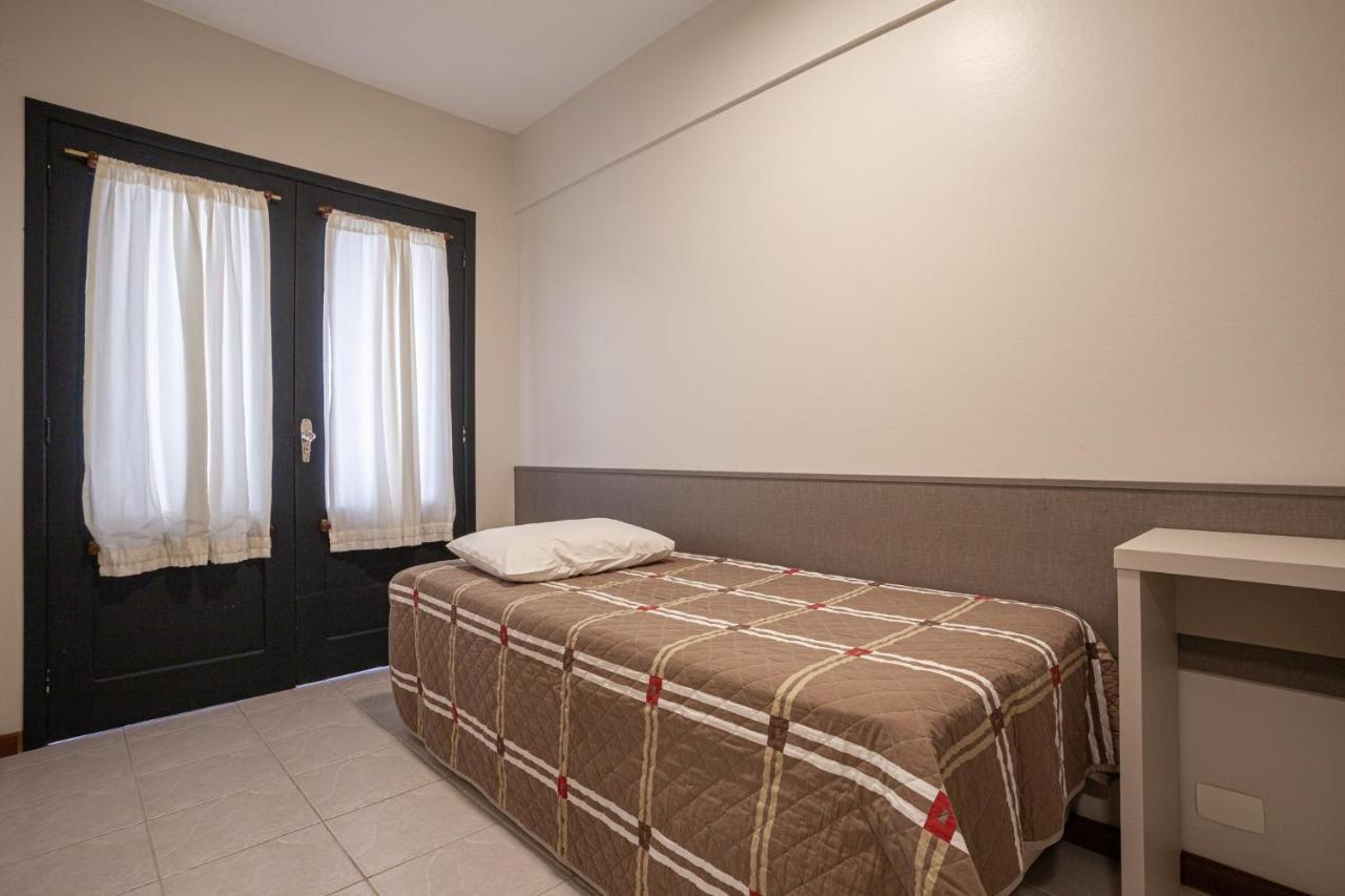 A Furninha Hotel Торрис Экстерьер фото